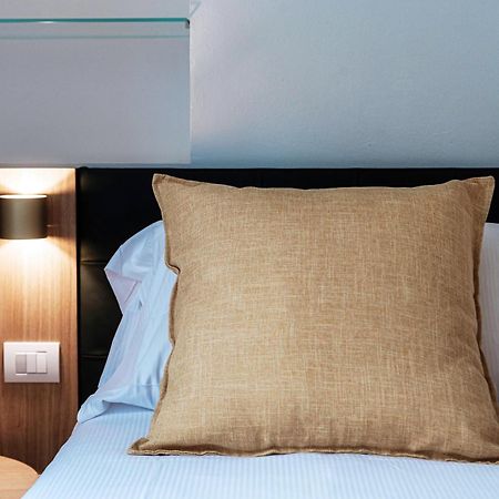 Guesthouse Lake'S Vibes - The House Of Travelers Como Bagian luar foto