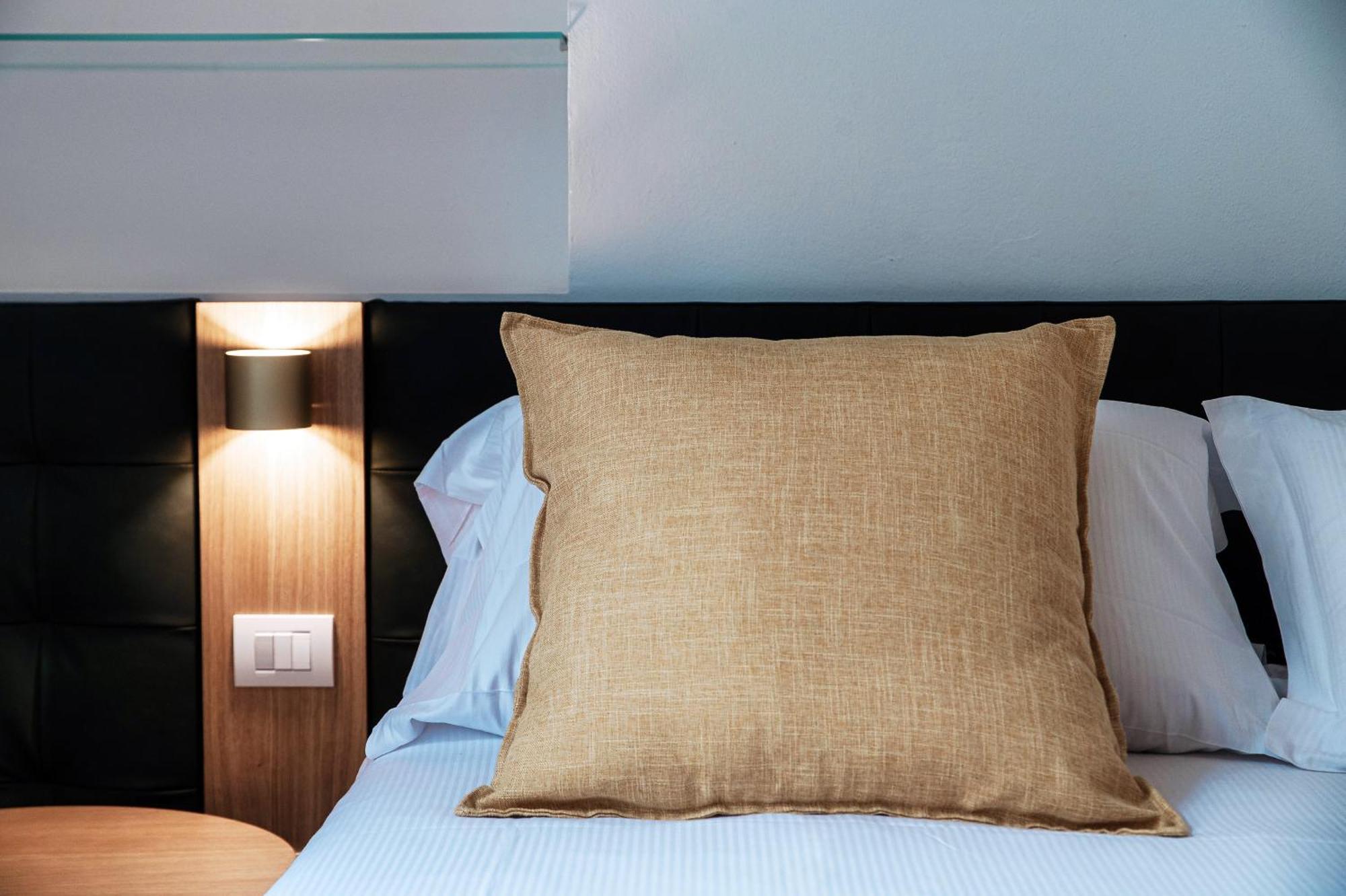 Guesthouse Lake'S Vibes - The House Of Travelers Como Bagian luar foto