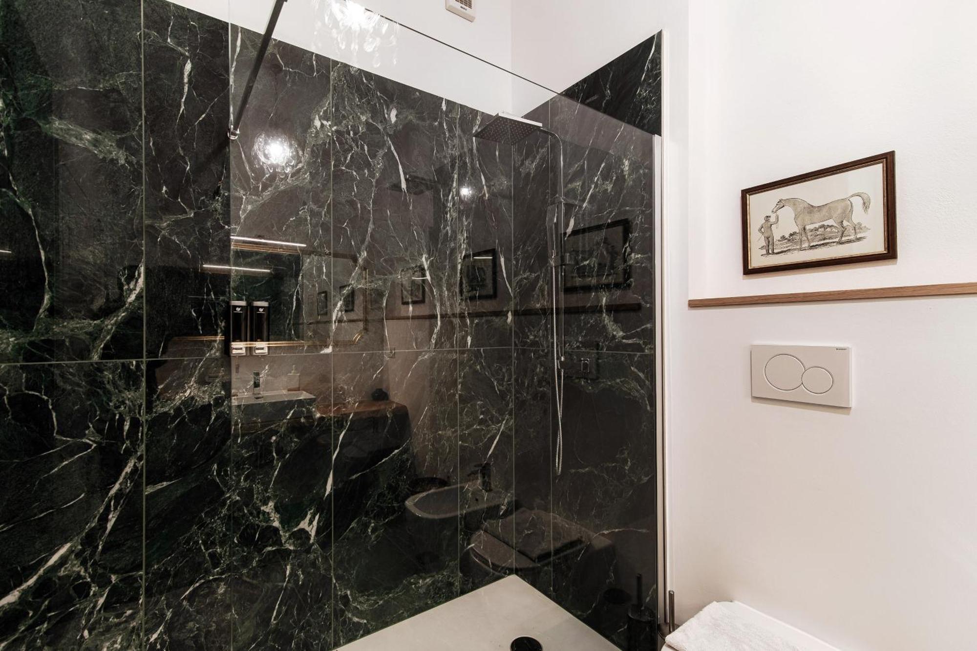 Guesthouse Lake'S Vibes - The House Of Travelers Como Bagian luar foto