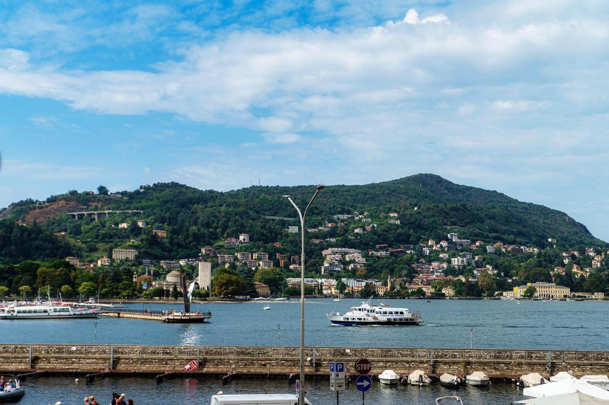Guesthouse Lake'S Vibes - The House Of Travelers Como Bagian luar foto